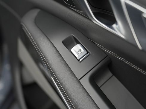 Used 2022 BMW X7 M50i w/ Dynamic Handling Package image 44