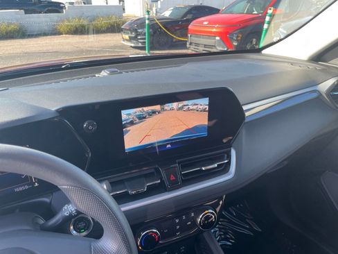 Used 2025 Chevrolet TrailBlazer LT image 17