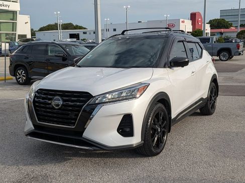 Used 2021 Nissan Kicks SR w/ Interior Electronics Package FWD image 2