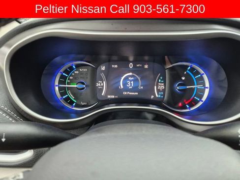 Used 2024 Chrysler Pacifica Limited FWD image 33