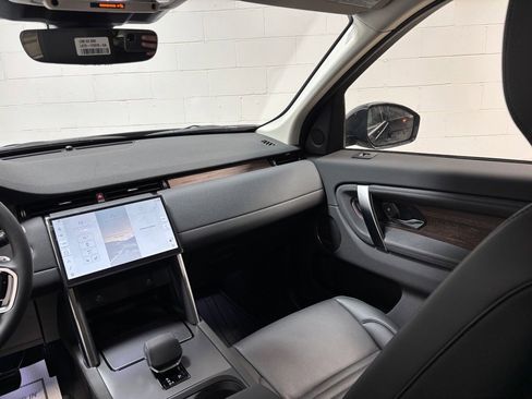 New 2025 Land Rover Discovery Sport S image 33