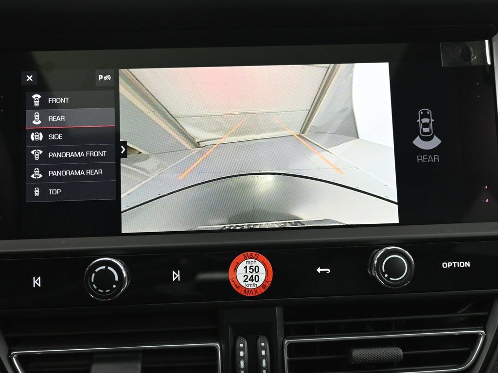 Certified 2025 Porsche Macan AWD/4WD image 11