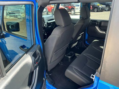 Used 2016 Jeep Wrangler Unlimited Rubicon w/ Connectivity Group image 17
