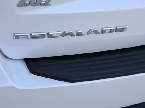 Used 2021 Cadillac Escalade Premium Luxury Platinum w/ Heavy-Duty Trailer Package AWD/4WD image 9