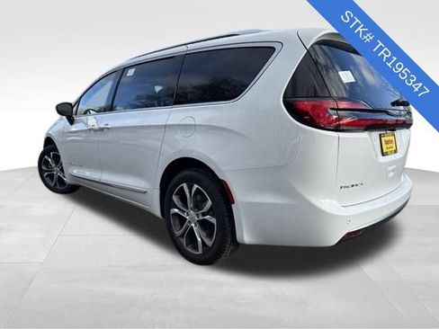 New 2026 Chrysler Pacifica Pinnacle image 5