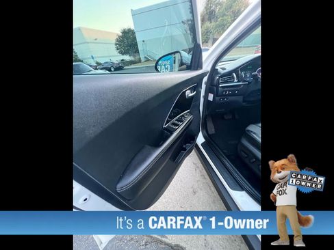 Used 2022 Kia Niro EX image 21