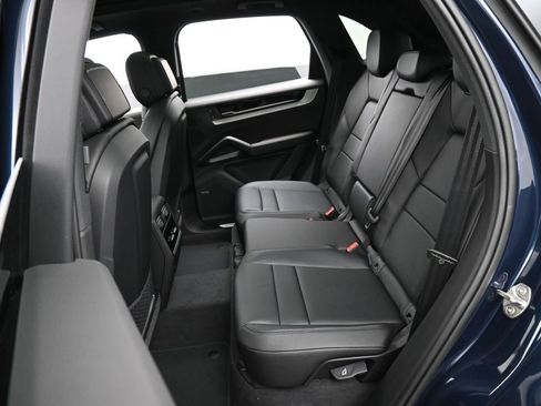 New 2026 Porsche Cayenne Base image 24