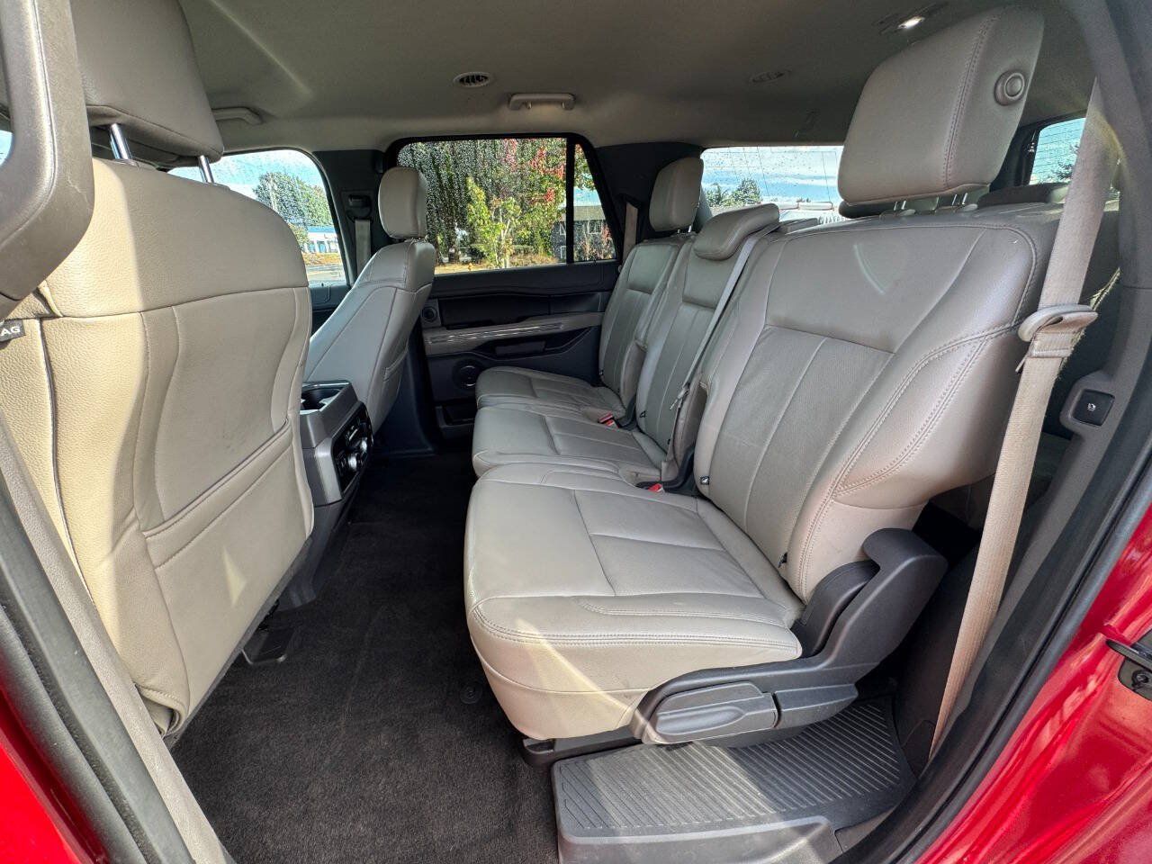 Used 2019 Ford Expedition Max XLT w/ Equipment Group 202A AWD/4WD image 8