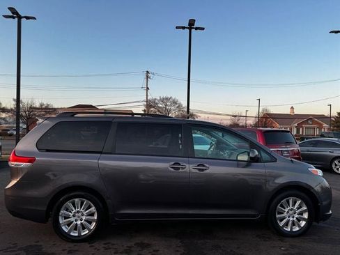 Used 2012 Toyota Sienna XLE AWD/4WD image 4