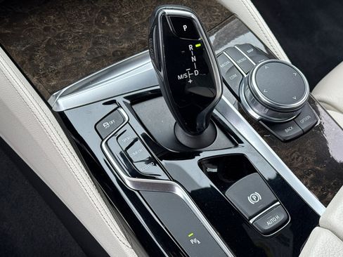 Used 2018 BMW 530i RWD image 17