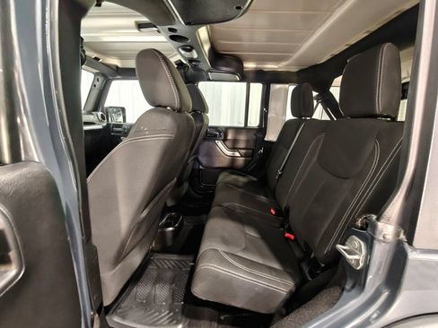 Used 2016 Jeep Wrangler Unlimited Rubicon w/ Connectivity Group AWD/4WD image 23