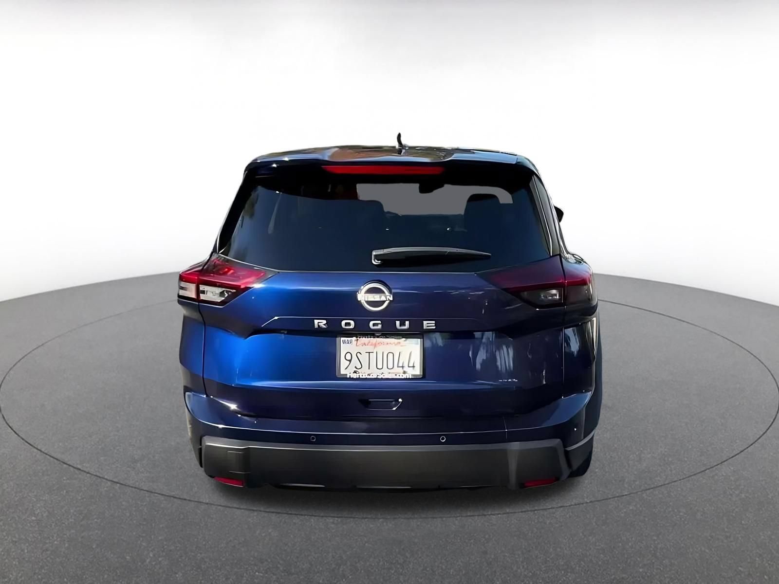 Used 2025 Nissan Rogue SV FWD image 12