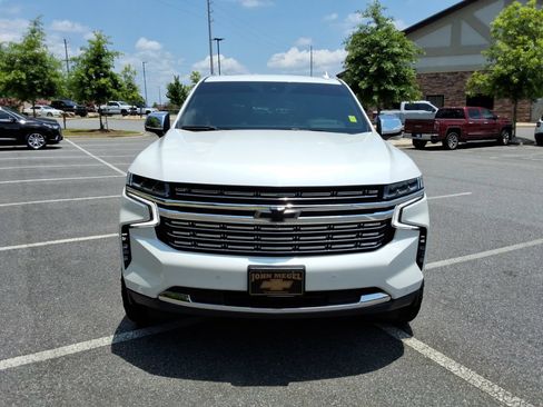 Used 2023 Chevrolet Suburban Premier w/ Premium Package 2 AWD/4WD image 2