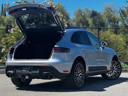 Certified 2024 Porsche Macan AWD/4WD image 10
