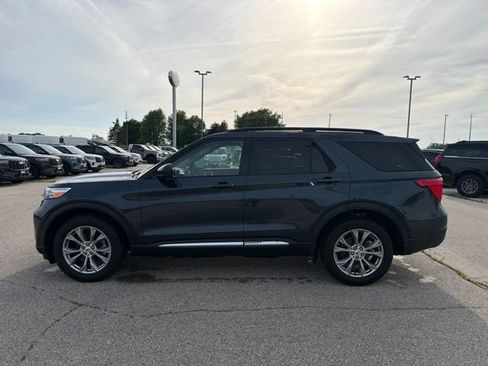 Used 2024 Ford Explorer XLT w/ Equipment Group 202A AWD/4WD image 2