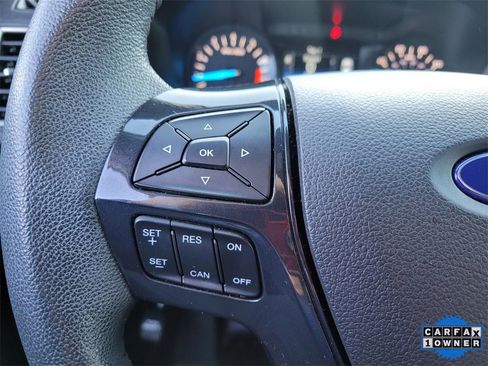 Used 2018 Ford Explorer XLT image 30