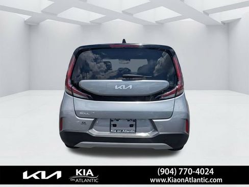 Used 2025 Kia Soul LX w/ LX Technology Package FWD image 4