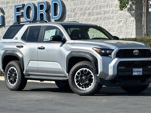 Used 2025 Toyota 4Runner TRD Off-Road image 2