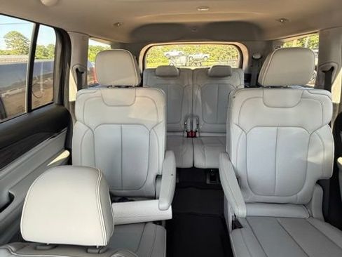 Used 2023 Jeep Grand Cherokee L Overland AWD/4WD image 4