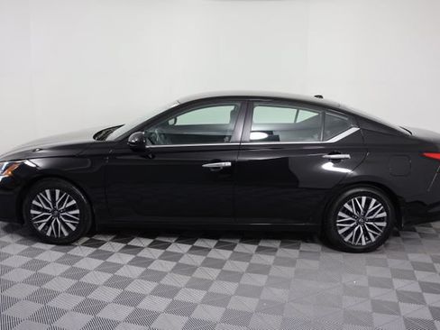 Used 2023 Nissan Altima 2.5 SV FWD image 5