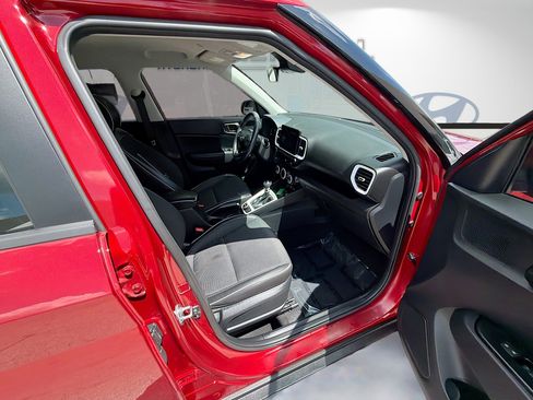 Used 2024 Hyundai Venue Limited FWD image 28