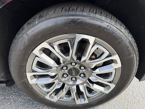 Used 2023 GMC Yukon XL Denali Ultimate image 12