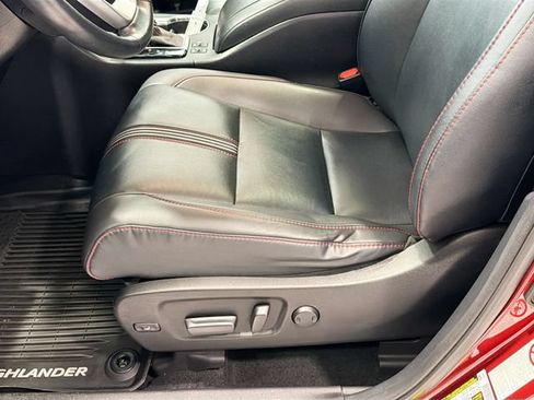 Certified 2019 Toyota Highlander SE w/ Carpet Mat Package (TMS) AWD/4WD image 17