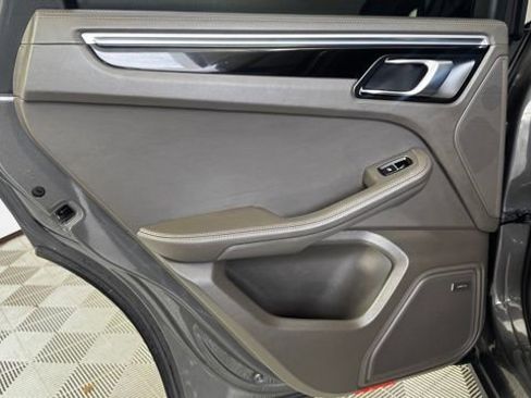 Used 2018 Porsche Macan S AWD/4WD image 17