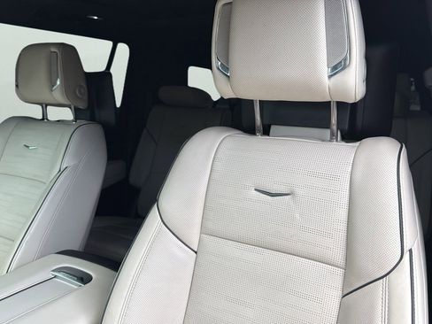 Used 2024 Cadillac Escalade ESV Sport w/ LPO, ONYX Package AWD/4WD image 9
