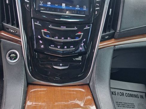 Used 2016 Cadillac Escalade 2WD image 14