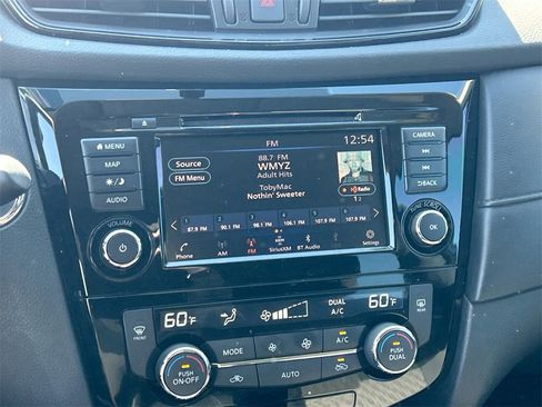 Used 2018 Nissan Rogue SV w/ Premium Package image 27