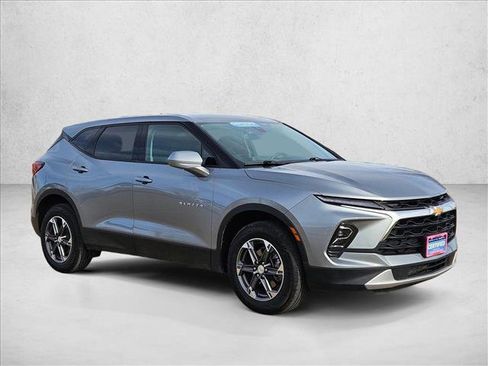 Certified 2025 Chevrolet Blazer LT image 3