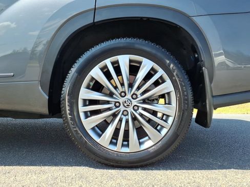 Used 2022 Toyota Highlander Platinum AWD/4WD image 23