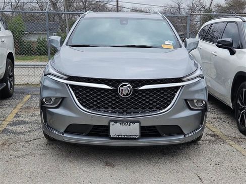 Used 2023 Buick Enclave Avenir image 5