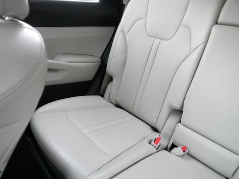 Certified 2022 Kia Sorento S w/ Panoramic Sunroof Package image 12