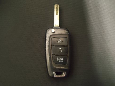 Used 2021 Hyundai Venue SEL w/ Cargo Package image 32