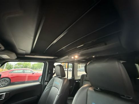 Used 2024 Jeep Wrangler Unlimited Rubicon 4xe AWD/4WD image 8