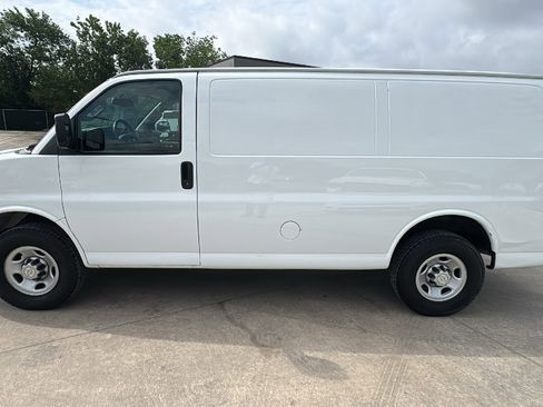 Used 2021 Chevrolet Express 2500 w/ Driver Convenience Package RWD image 8
