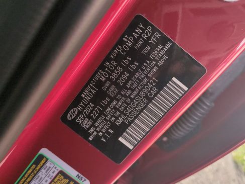 Used 2025 Hyundai Elantra SEL FWD image 39