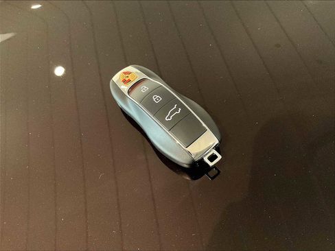 New 2026 Porsche Macan image 21