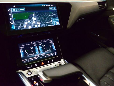 Used 2023 Audi e-tron Chronos w/ Chronos Package image 30