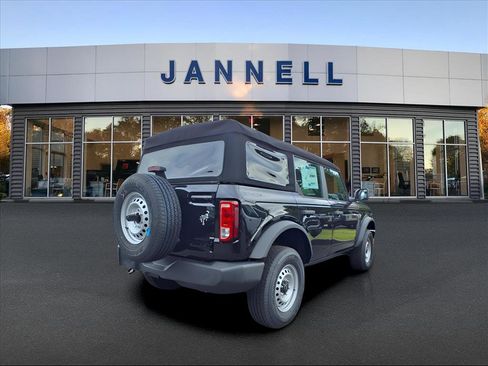 New 2025 Ford Bronco 4-Door image 3