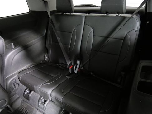 Used 2023 GMC Acadia SLT w/ Technology Package AWD/4WD image 18