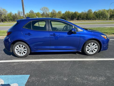 Used 2025 Toyota Corolla SE w/ SE Package image 3