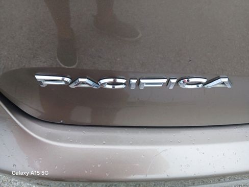 Used 2018 Chrysler Pacifica Touring Plus w/ Tire & Wheel Group FWD image 15