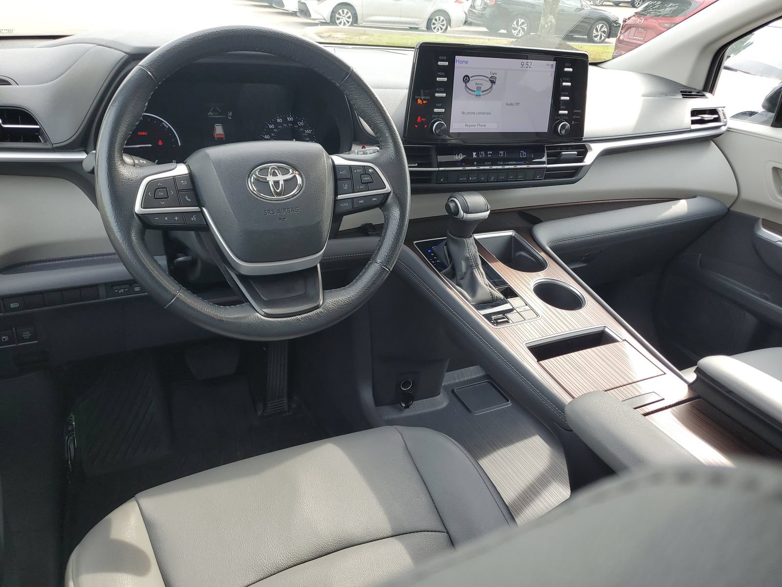 Certified 2024 Toyota Sienna XLE FWD image 9