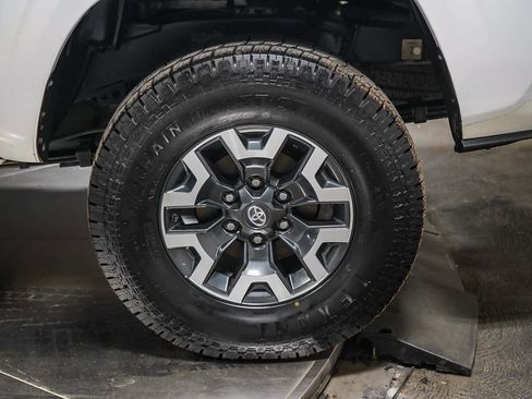 Certified 2019 Toyota Tacoma SR5 RWD image 8