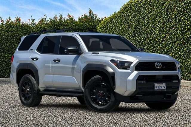 Used 2025 Toyota 4Runner TRD Off-Road Premium AWD/4WD image 2