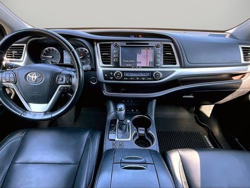 Used 2017 Toyota Highlander XLE w/ Protection Package #3 AWD/4WD image 15