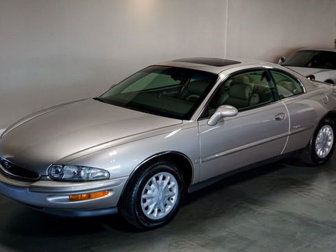 Used 1997 Buick Riviera Supercharged Coupe image 25
